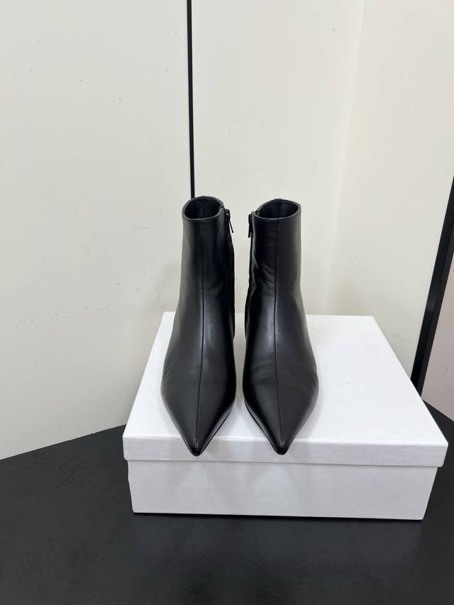 Khaite 25 new autumn and winter pointed toe ankle bootswith built-in height incr