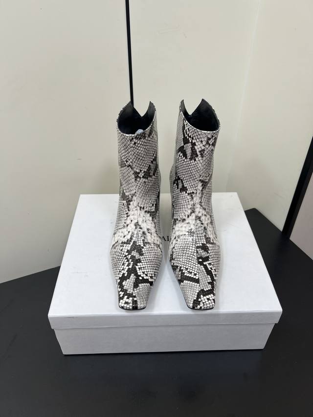 Khaite 2025 | New autumn and winter square toe ankle boots This season's most fa