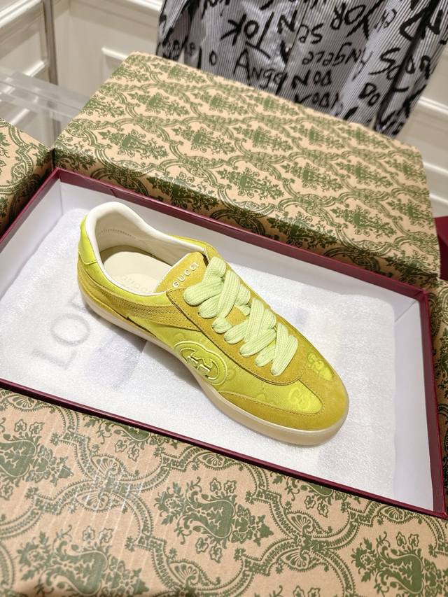 has released a brand new upgraded version of the Gucci 2025 new white sneakers.