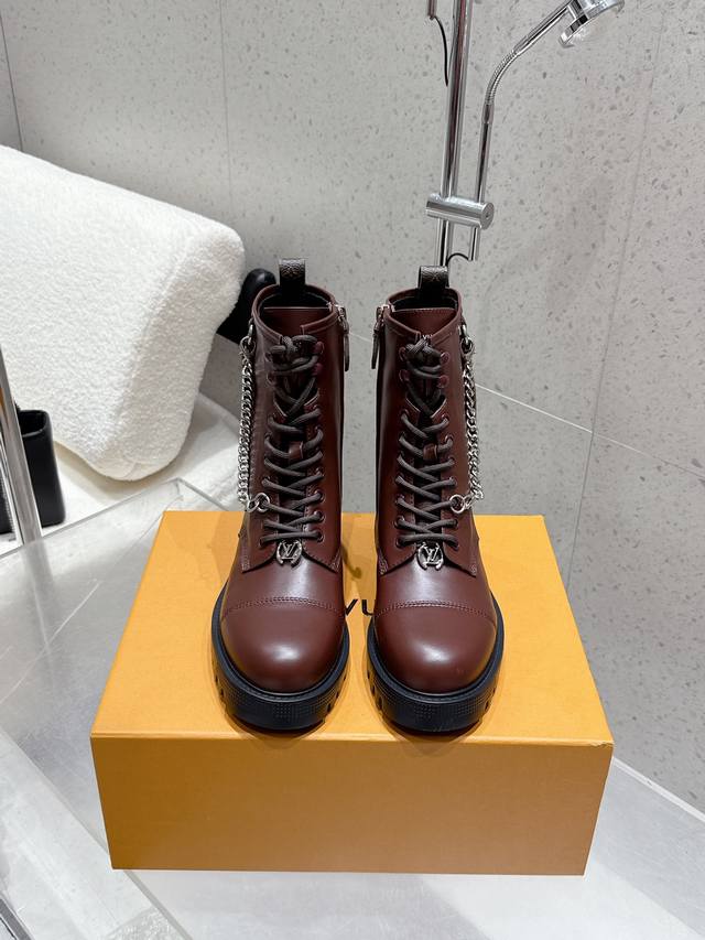 Louis Vuitton 25Ss autumn and winter new Lv round toe lace-up Martin boots short