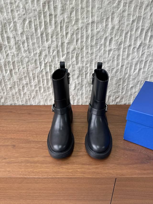 Leather G036 Stuart Weitzman 25Ss new fall/winter ankle boots. Paired with our