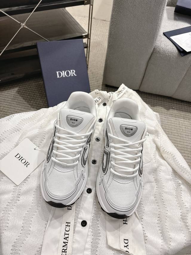 Factory price p Dior's latest colorway, the B30 series, is a reflective dad sne