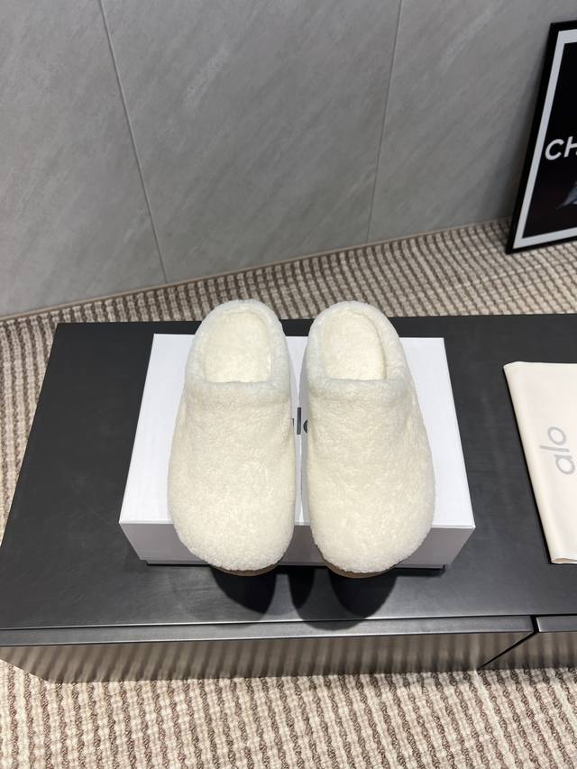 Factory: Exclusive, premium edition Alo Yoga, a niche fashion brand, 25Vs, new