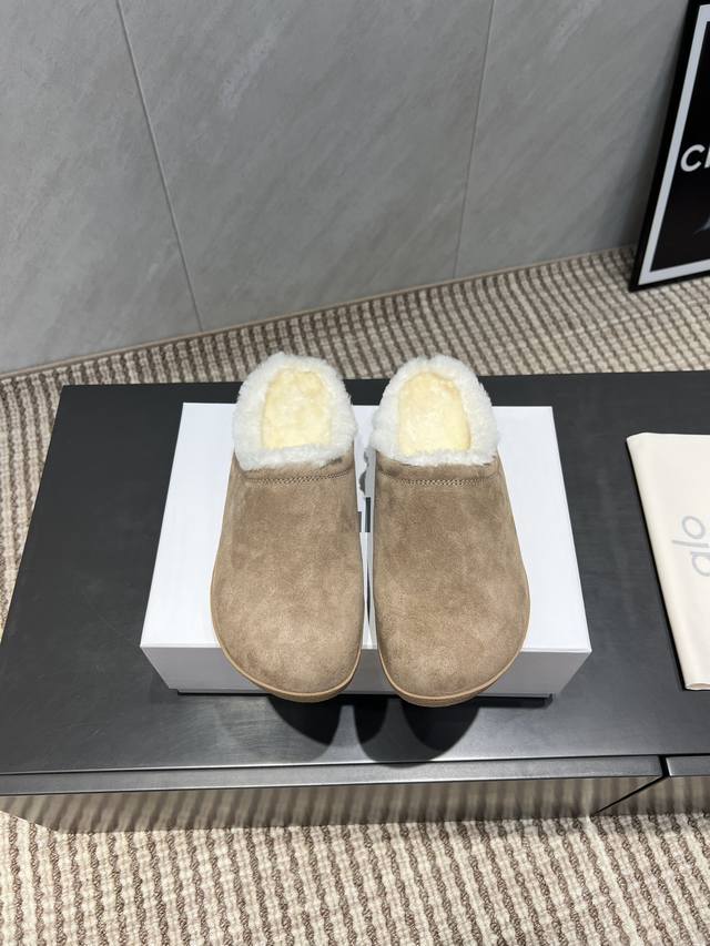 Factory: Exclusive, premium edition Alo Yoga, a niche fashion brand, 25Vs, new