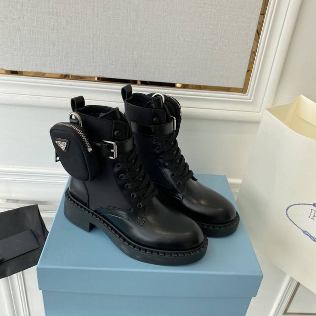 Sss re-launched Prada's latest short thick boots series Prada early spring T-sta