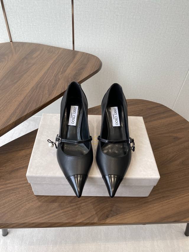 Jimmy Choo's new high-heeled slippers from the Spring/Summer 2025 collection blu
