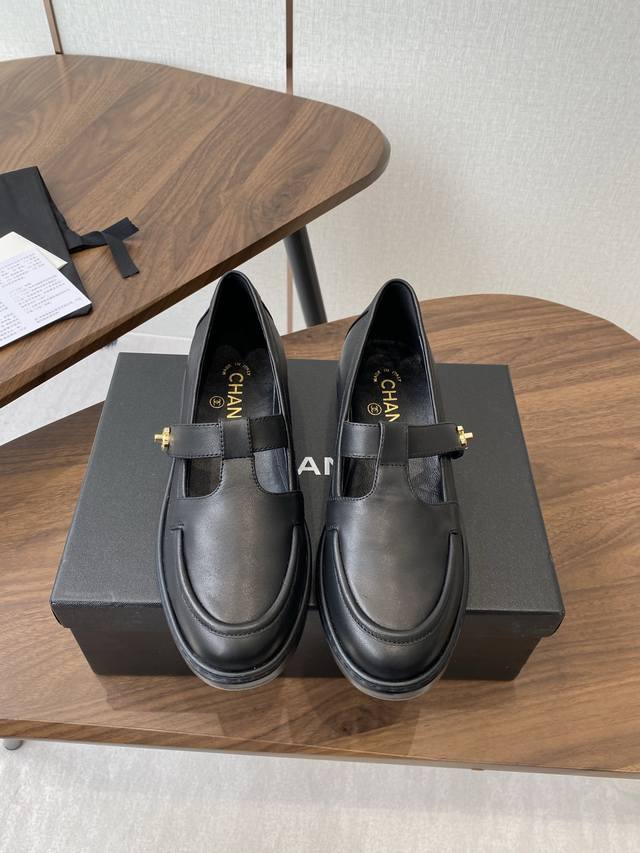 Chanel 25Ss new Chanel Mary Jane loafers, a must-have Chanel shoe for fall and w