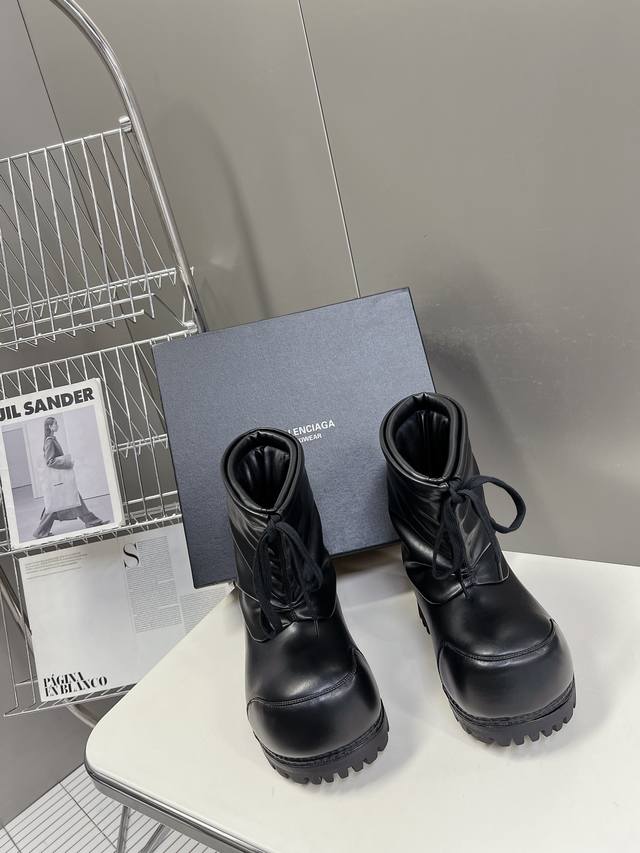 Balenciaga Skiwear's latest couple's Alaskan snow boots, authentic for 12 RMB.