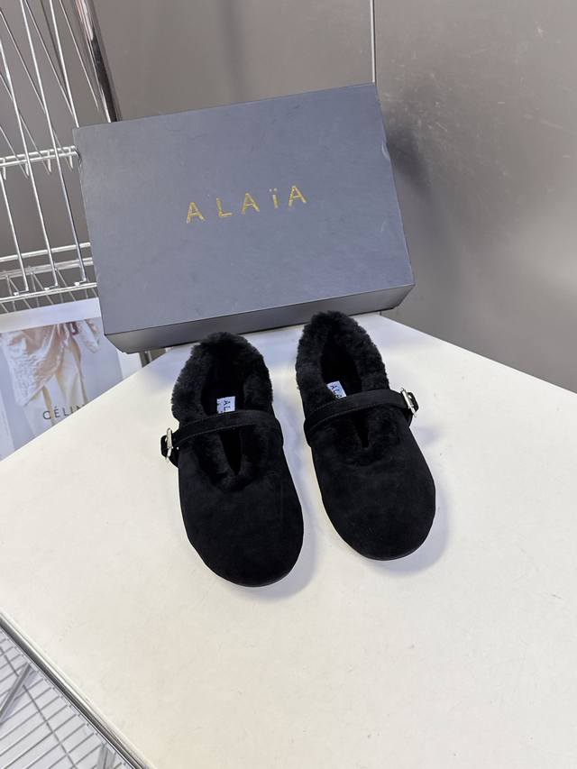 Alaia Alaia's autumn and winter catwalk style flat Mary Jane fur shoes The same