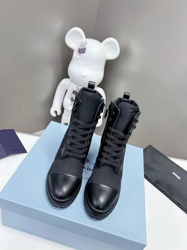 Sss relaunches Prada's latest long boots, the same style seen on the runway and