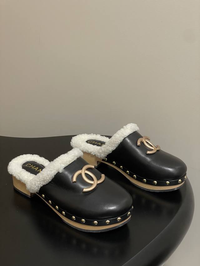New Fall/Winter Chanel 25A Classic Double C Buckle Wool Slippers with Closed To