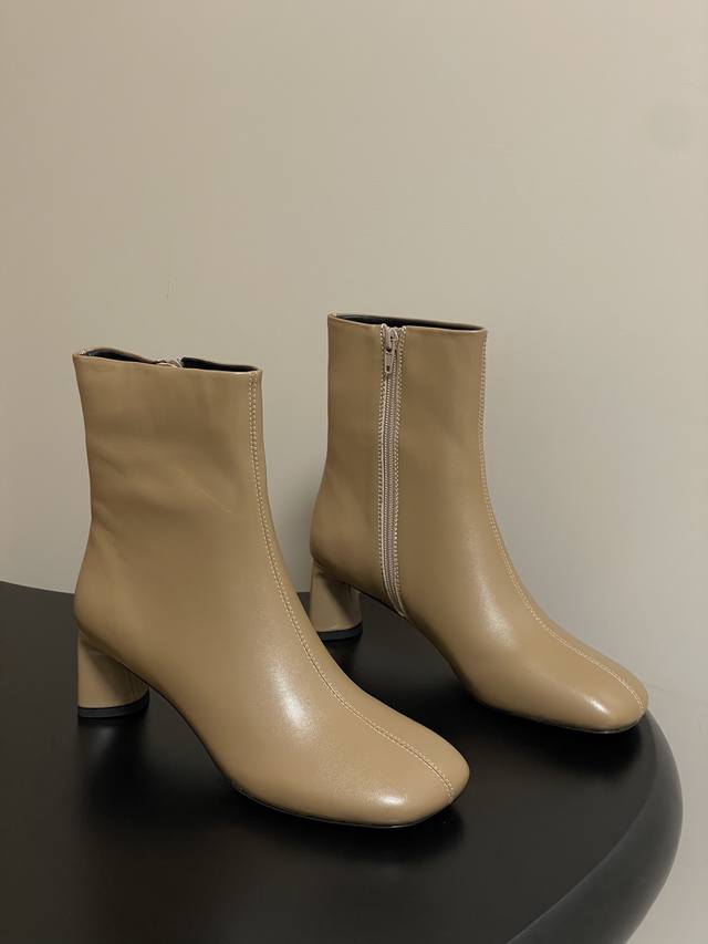 25S Fall/Winter new Balenciaga runway-style square-toed ankle boots, a blockbust