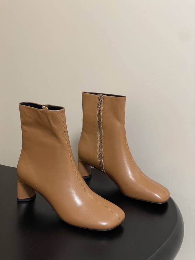 25S Fall/Winter new Balenciaga runway-style square-toed ankle boots, a blockbust