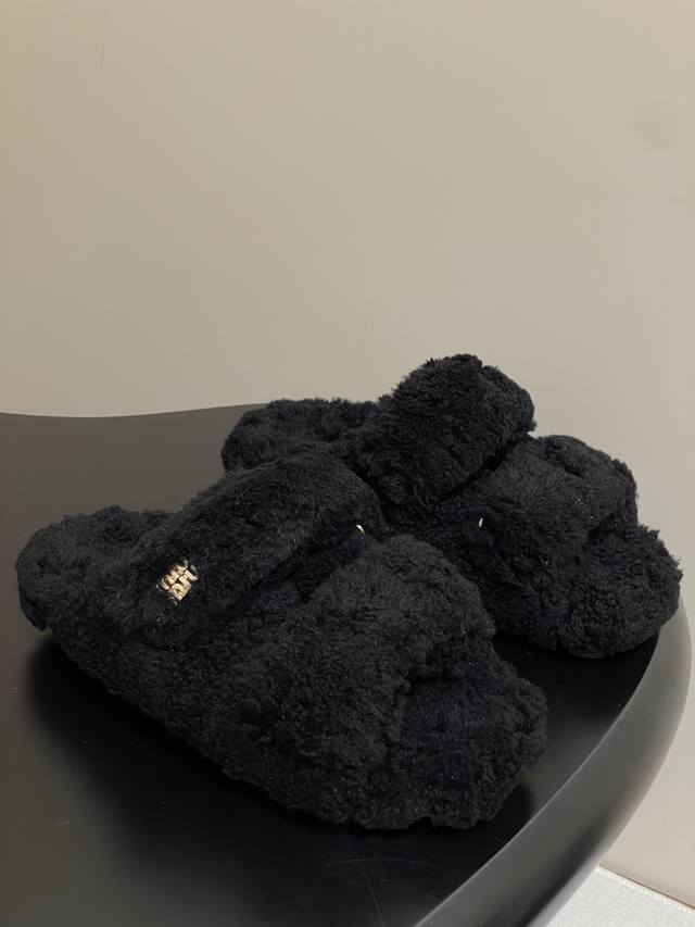 25Ss New autumn and winter Miu Miu two-strap Velcro thick-soled furry sandals ad