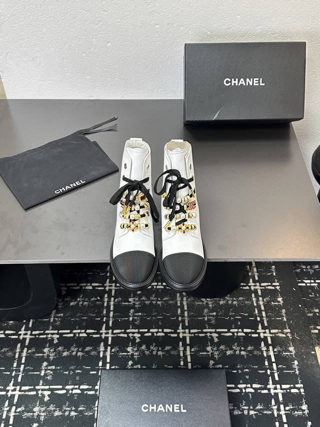 2025 Chanel ankle boots, a must-have for this autumn and winter season!! Chanel'