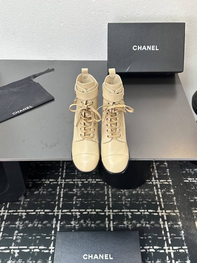 2025 Chanel ankle boots, a must-have for this autumn and winter season! Chanel's