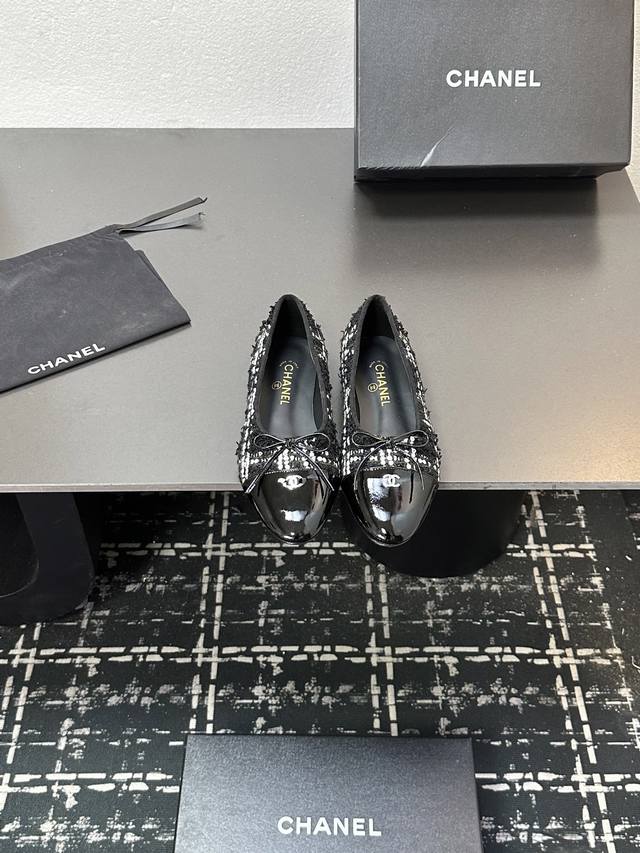 Chanel Coco lambskin bow flats with colorblocked lizard print. A classic reimagi