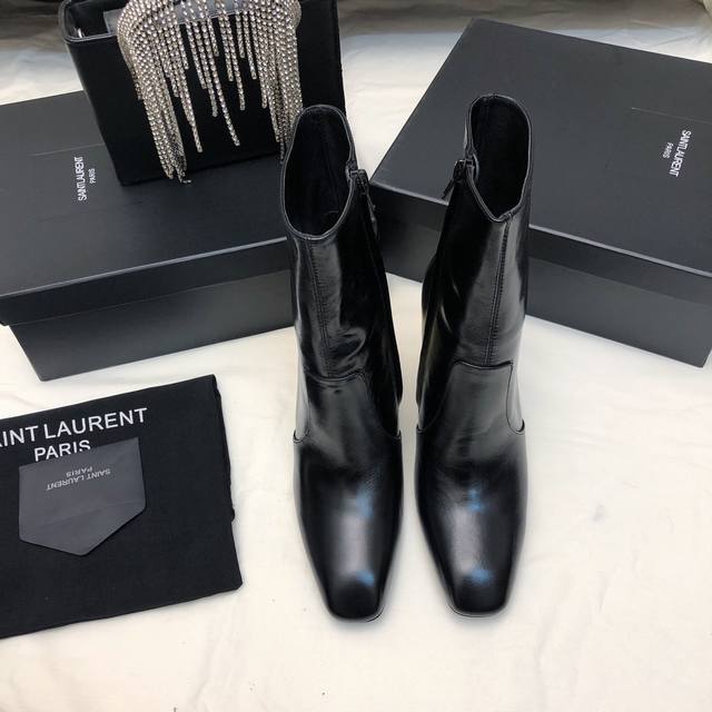 Saint Laurent autumn and winter hot-selling short boots, the latest side zipper