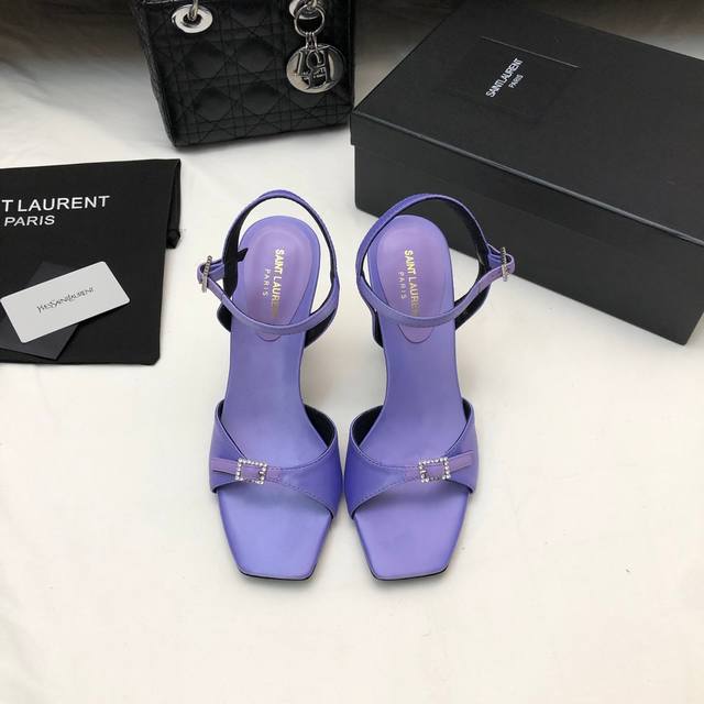 Early spring hot item Ysl Saint Laurent* brand new shoe style. Only Ysl underst