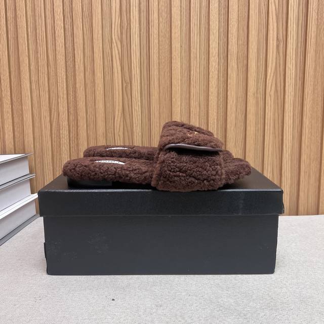 Chanel Chanel 2025 new autumn and winter lazy sheep real wool lazy slippers diam
