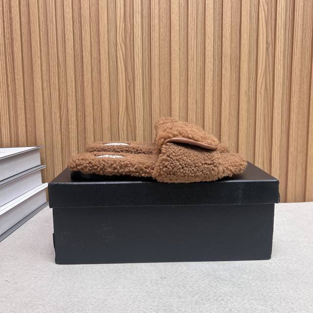 Chanel Chanel 2025 new autumn and winter lazy sheep real wool lazy slippers diam