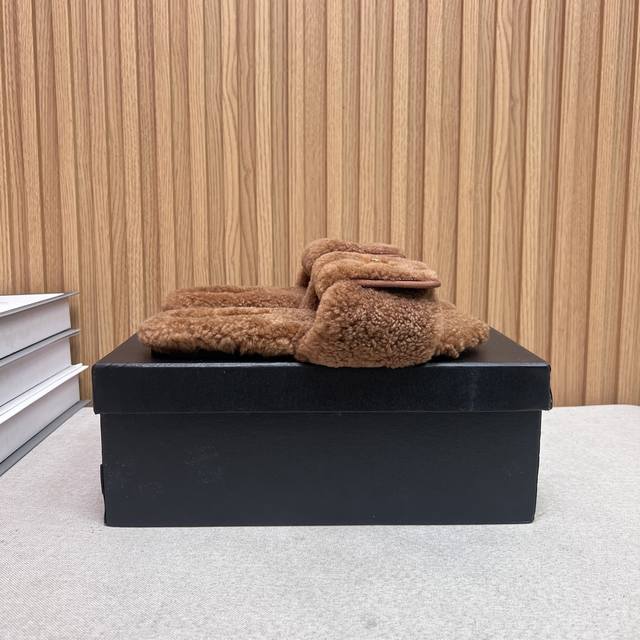 Chanel Chanel 2025 new autumn and winter lazy sheep real wool lazy slippers diam