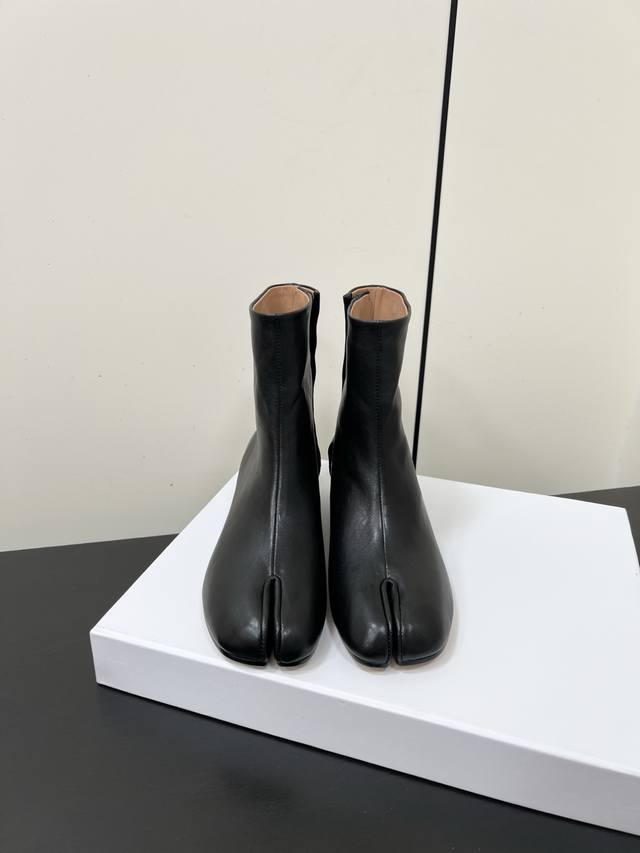 Maisonmargiela Mm6 split-toe boots. Highly recognizable, incredibly comfortable,