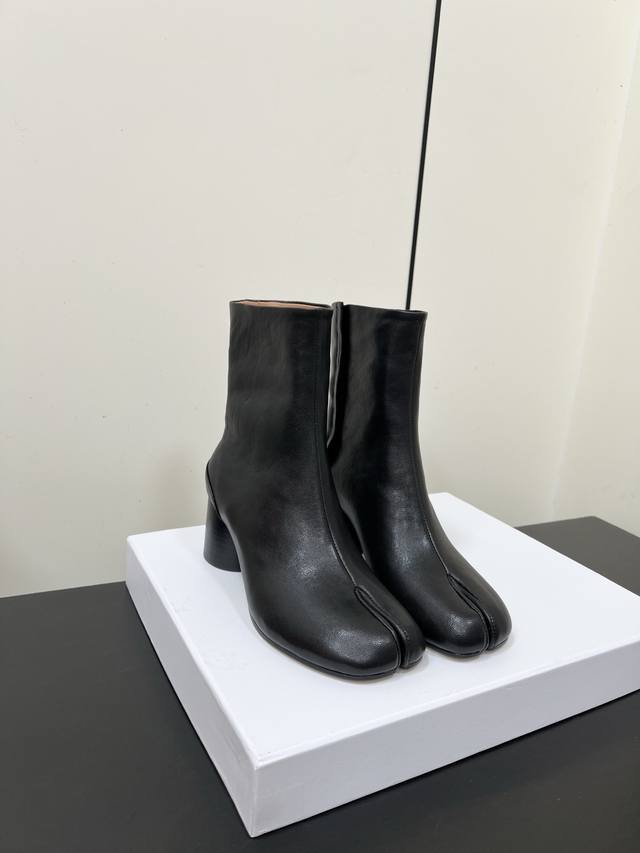 Maisonmargiela Mm6 split-toe boots. Highly recognizable, incredibly comfortable,