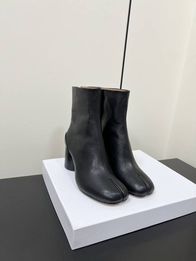 Maisonmargiela Mm6 split-toe boots. Highly recognizable, incredibly comfortable,