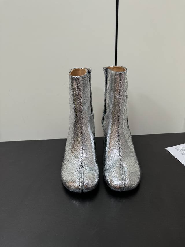 Maisonmargiela Mm6 split-toe boots. Highly recognizable, incredibly comfortable,