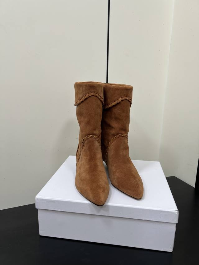 Isabel Marant 2025 | Fall/Winter Runway Ankle Boots The recurring fringe and lea