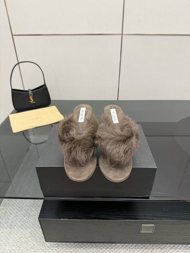 Alaa triangle flat slippers High Love Alaa High Love A pair that every blogger o