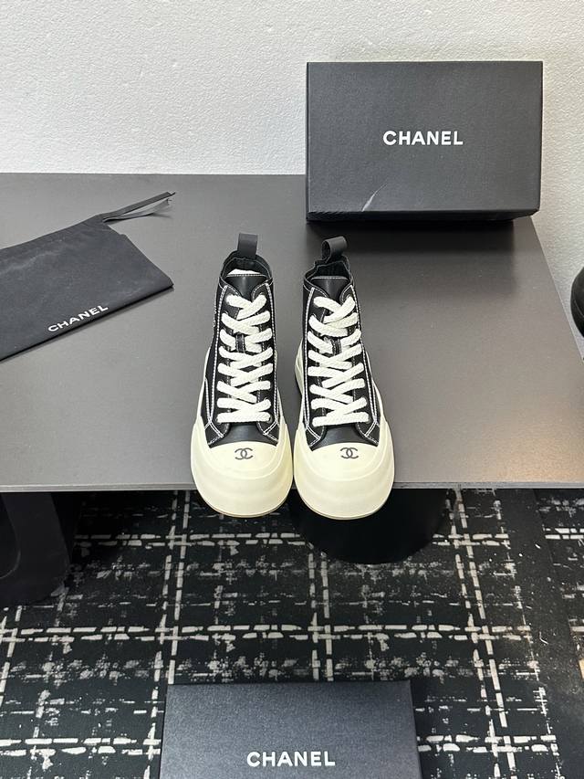 2025 Chanel ankle boots, a must-have for this autumn and winter season!! Chanel'