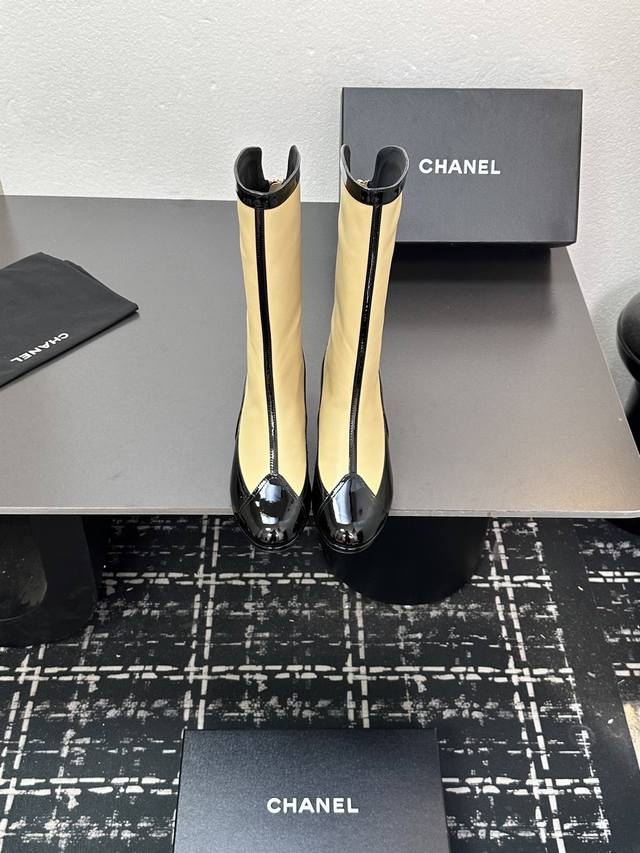 Chanel ankle boots, a must-have for this autumn and winter season!! Chanel's ho