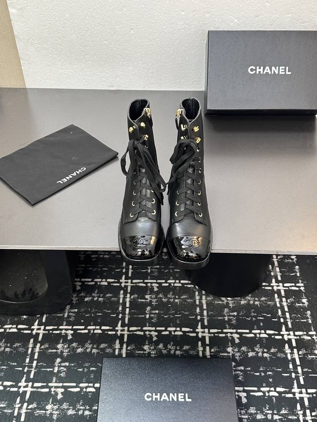 2025 Chanel ankle boots, a must-have for this autumn and winter season!! Chanel'