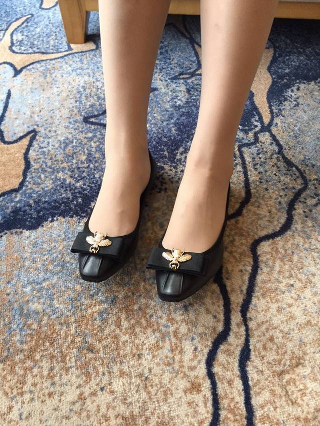 Factory direct women's sports shoes, original Ferragamo egg roll shoes. Made wit