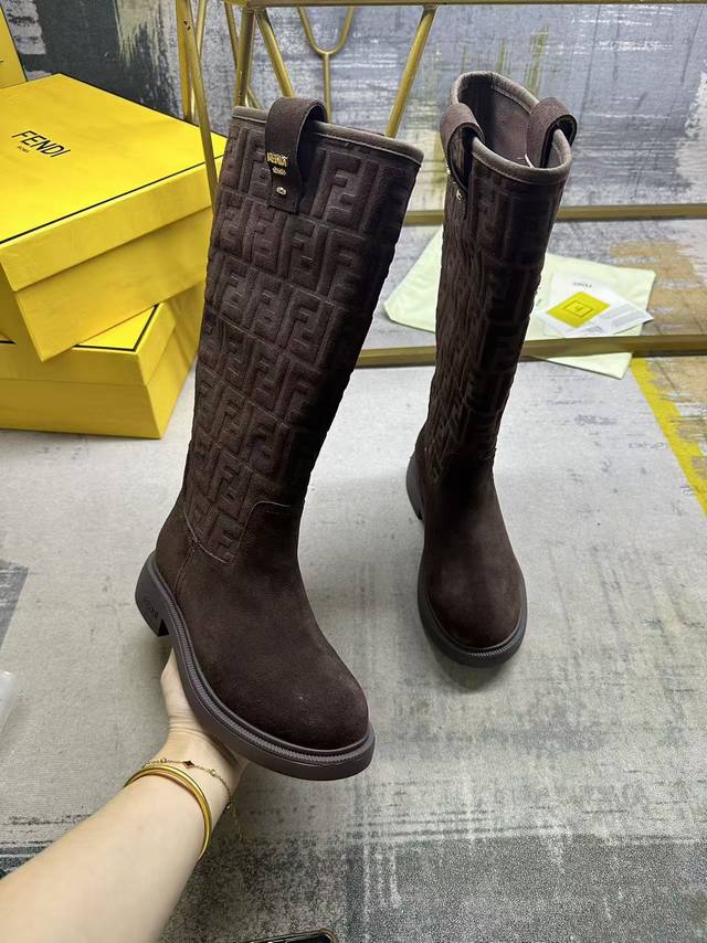 Factory direct women's shoes, sports boots, original Fendi latest hot-selling ri