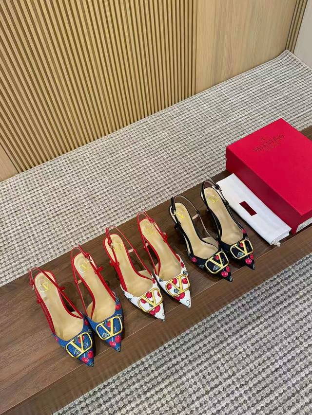 Factory direct women's shoes, sports shoes, original fashion denim Valentino V-b