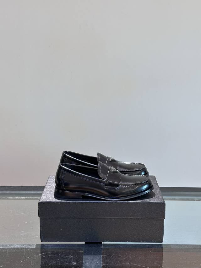 Factory direct price for men's sports shoes, original Prada classic genuine leat