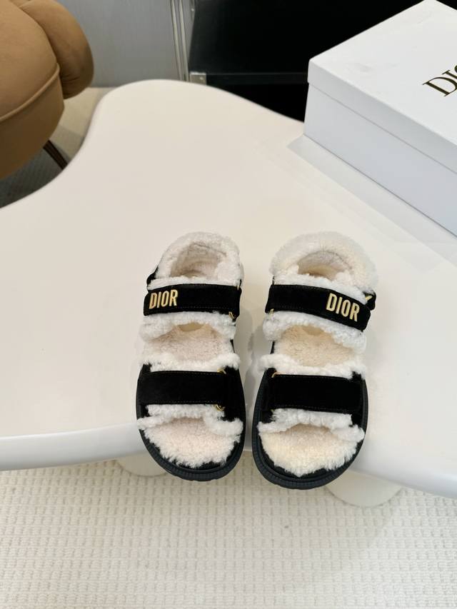 These Diorac sandals are reinterpreted with a beige suede sheepskin upper and wh