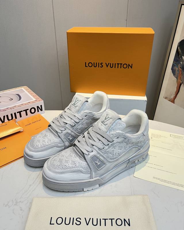 Couple style Louis Vuitton washed sneakers, top-quality washed sneakers, Louis V