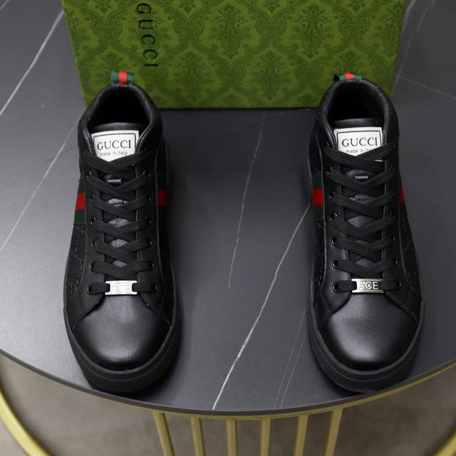 Factory Price: Brand: Gucci Standard Sizes: 38-44, 45 (Custom Made) Grade: Same
