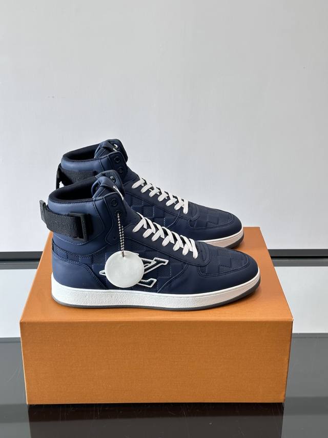 L Men's Autumn/Winter High-Top Classic Casual Sneakers. These sneakers are craft