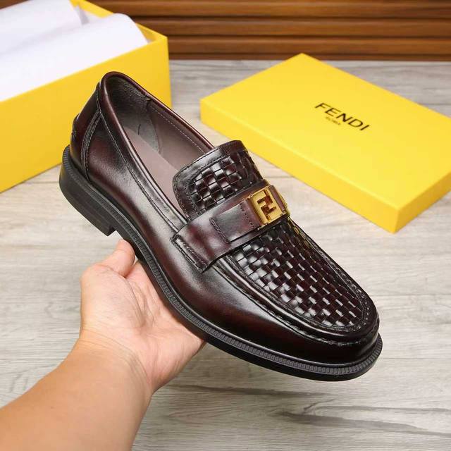 Factory direct price, latest Fendi casual leather shoes with water-dyed cowhide