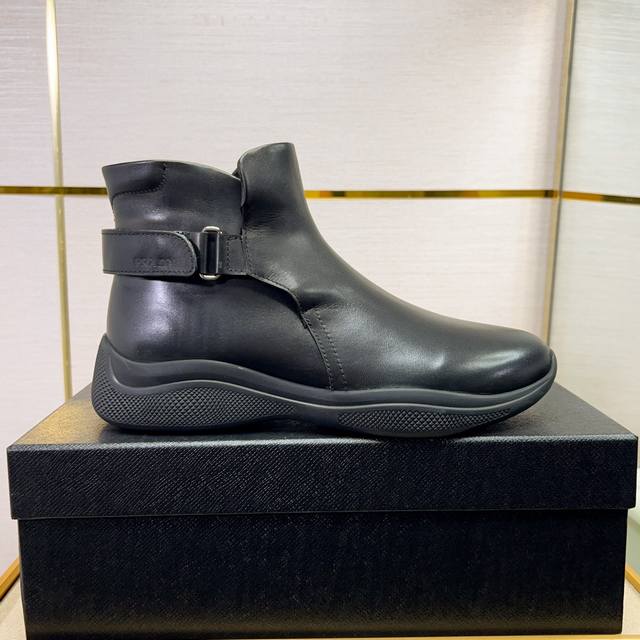 P brand Chelsea boots for men, super A grade. These Chelsea boots feature a thic