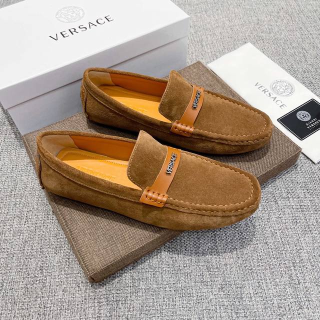 Versace is extraordinary and groundbreaking, another masterpiece. Versace has cr