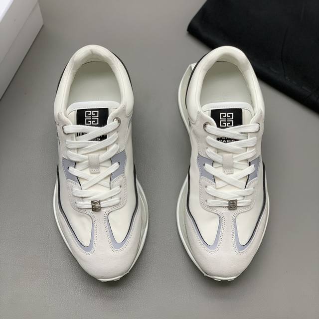 Men's Low-Top Casual Shoes - Made of white perforated leather, featuring a 4G lo