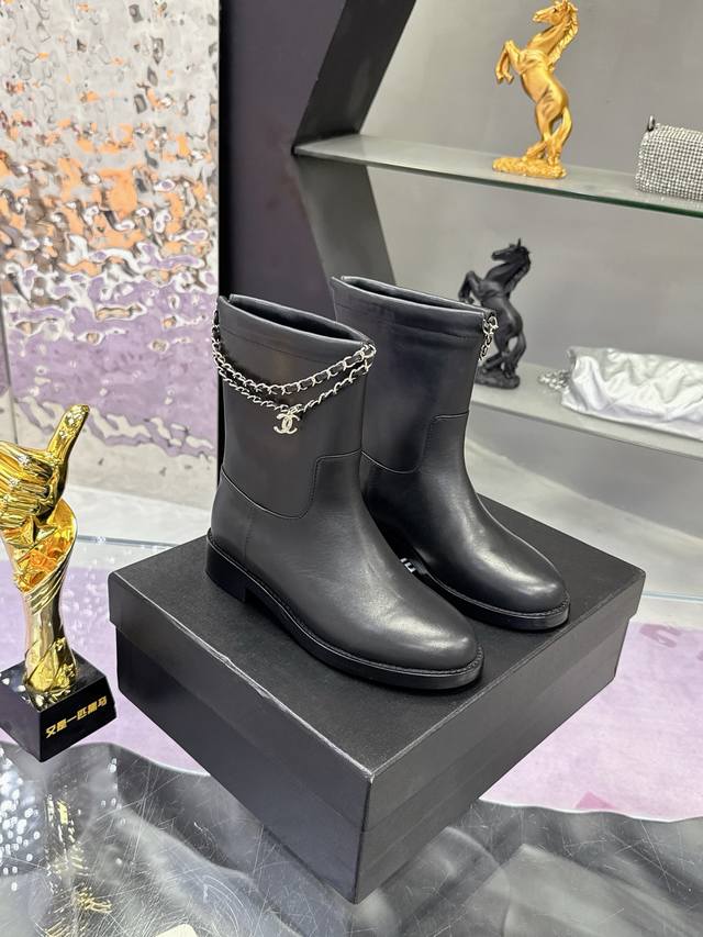 Factory Price: Chanel*25B Leather Chain Four-Leaf Clover Double C Flat Ankle Boo