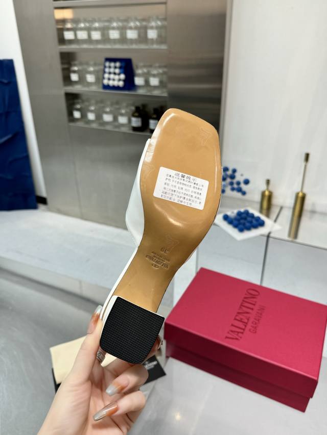 Factory P Valencia 25Ss New Slippers, another perfect design with V-buckle, aban