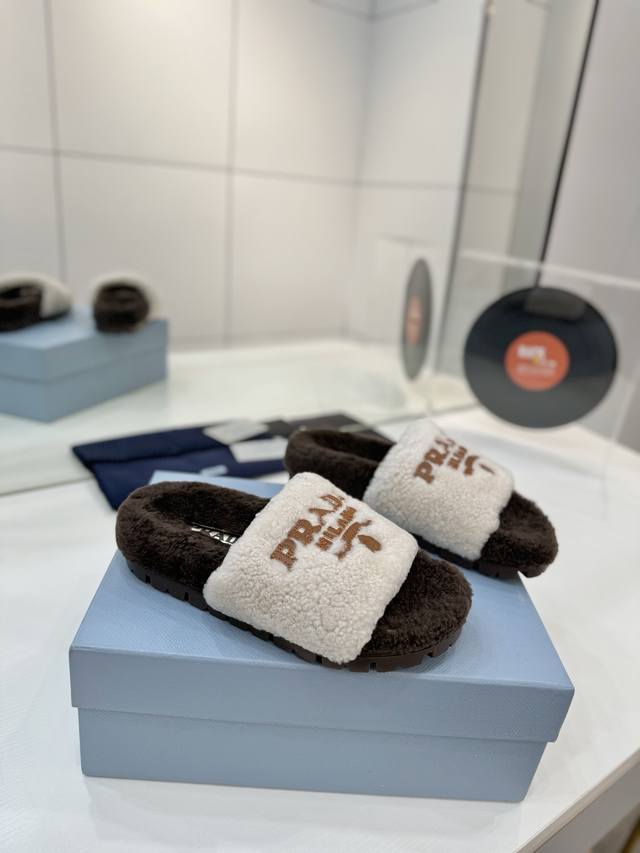 Factory Price P Prada Autumn/Winter New Style Furry Slippers, Furry Shoes, Suita